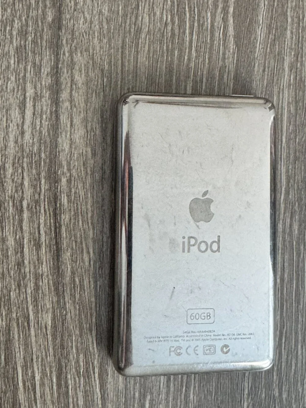 Apple iPod Video 5th Gen 60GB A1136 Tested + Apple Cable Charger Earbuds AS-IS